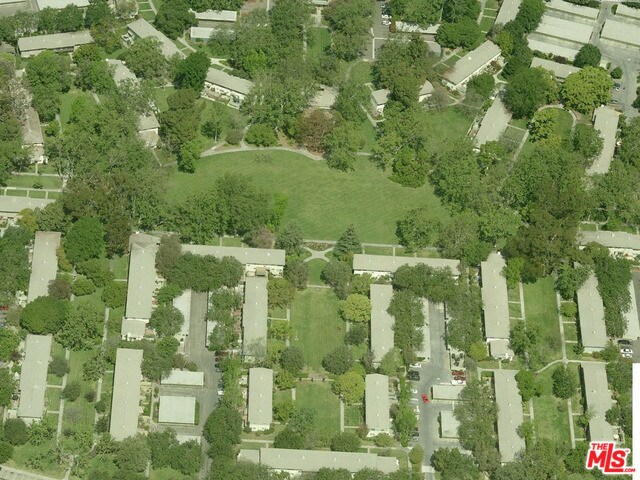 Building Photo - 5532 Village Green
