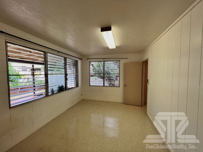 Building Photo - Two Story Home Diamond Head / Kapahulu