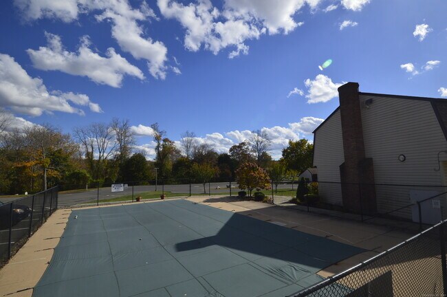 Building Photo - 60 Homestead Ln