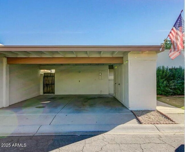 Building Photo - 2433 W Eugie Ave