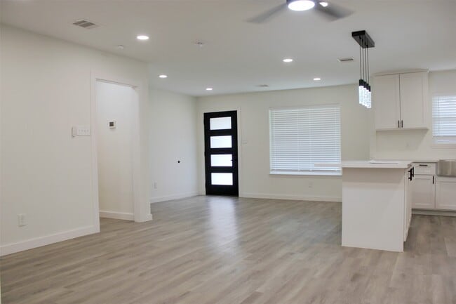 Building Photo - 5310 Randon Rd