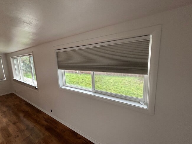 Building Photo - 48015 W 2nd St