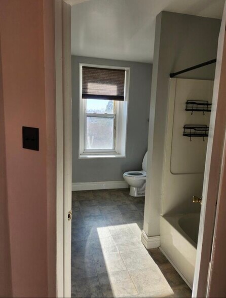 Building Photo - 163 Sumac St