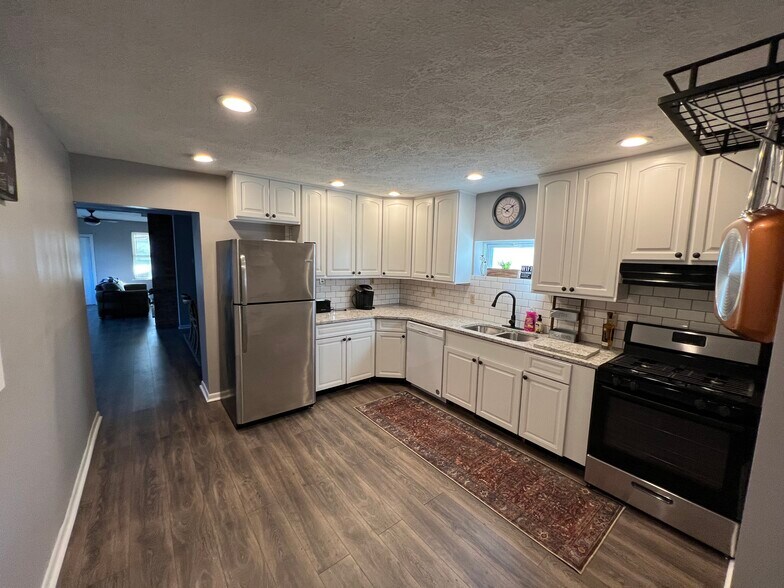 Building Photo - 3712 Hyde Ave