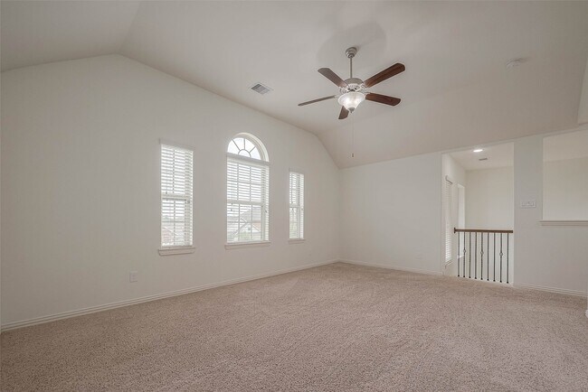 Building Photo - 2261 Oak Cir Dr N