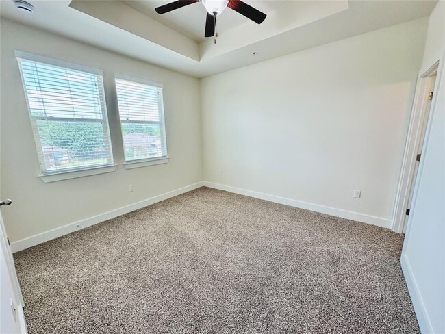 Building Photo - 2216 Creekside Ln