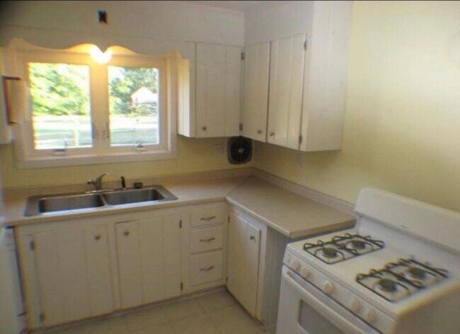 Building Photo - 515 N Eagleville Rd