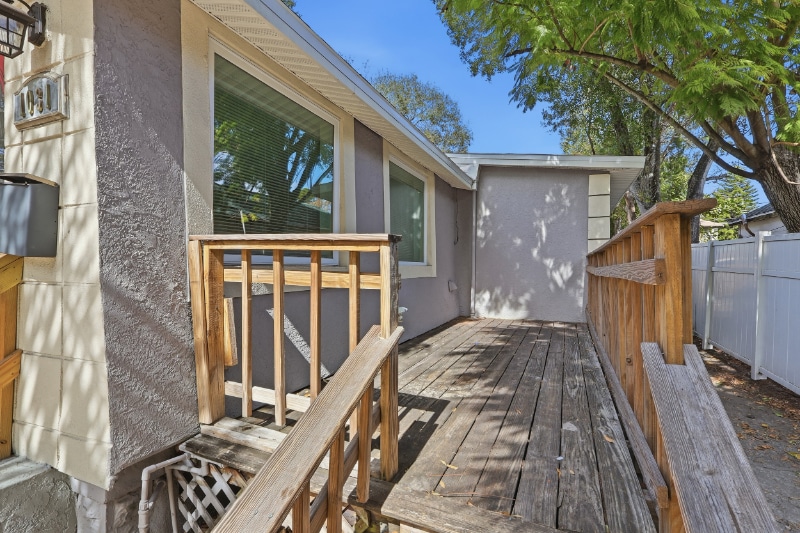 Building Photo - 1031 James Ave S