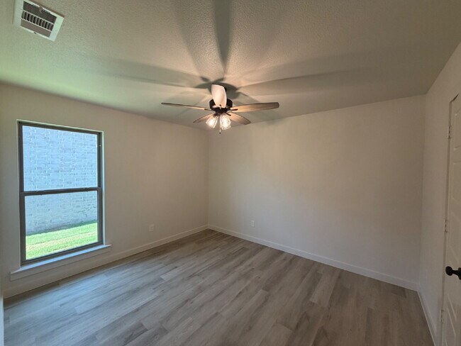 Building Photo - New Spacious 3 Bedroom Home with Luxury Primary Suite in Frenship ISD