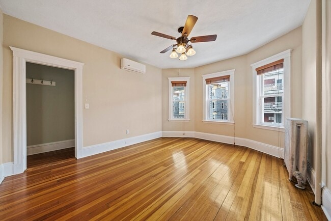 Building Photo - 89 Train St