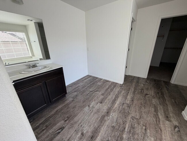 Building Photo - 9752 Silver Dollar Ln