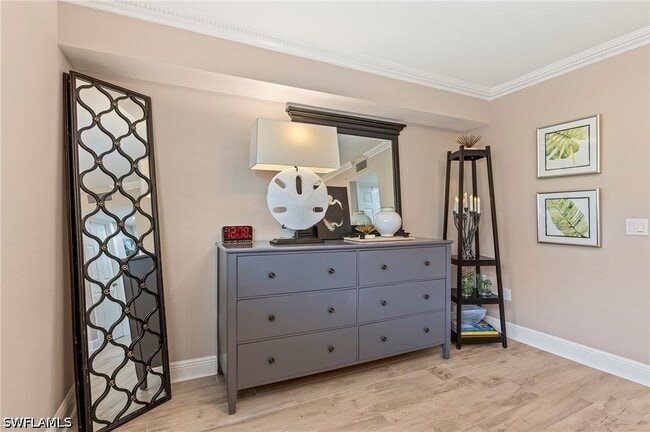 Building Photo - 950 7th Ave S