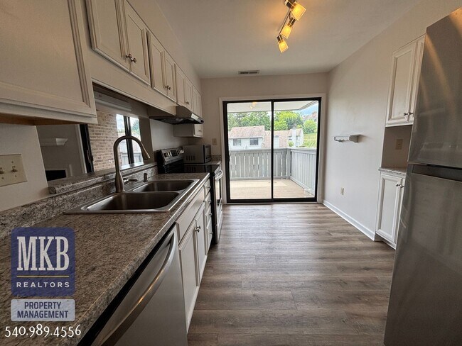 Building Photo - 2527 Gatehouse Ln