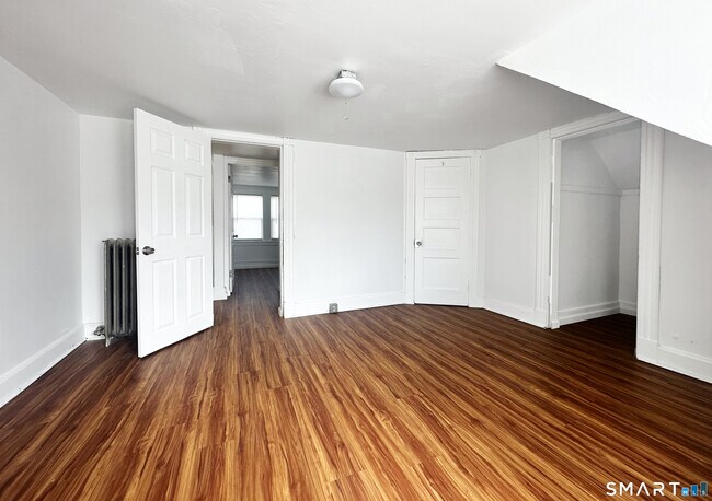 Building Photo - 394 High St