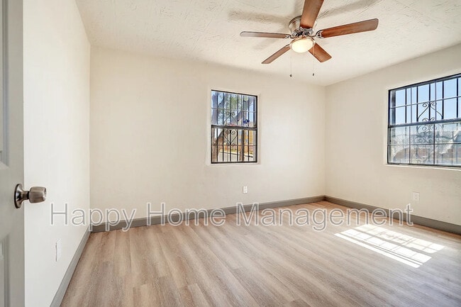 Building Photo - 1721 Wilmoore Dr SE