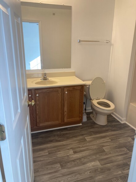 Building Photo - 651 S 28th St