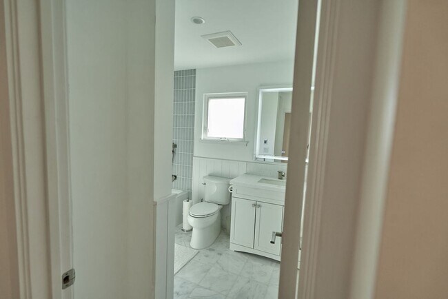 Building Photo - Summer in Style - Available for June! | Furnished 4BD Coronado Home