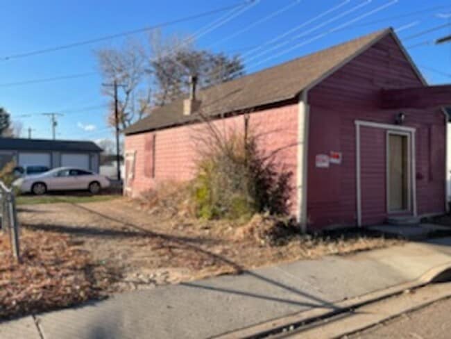 Building Photo - Single Family Home with Garage | Avail. Oc...