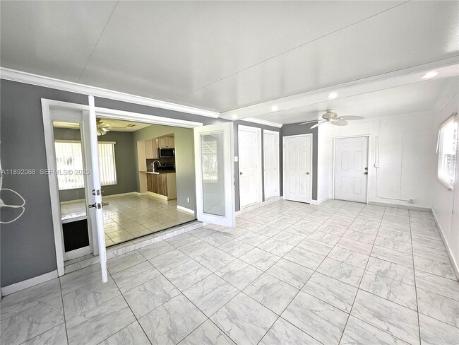 Building Photo - 1040 NW 73rd Terrace