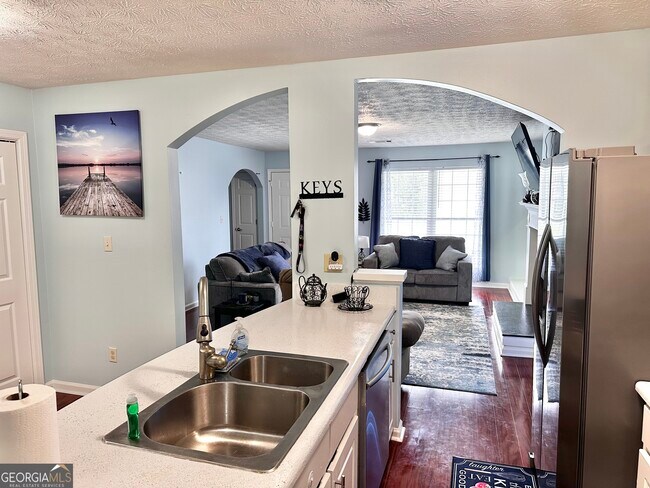 Building Photo - 3353 Medina Dr