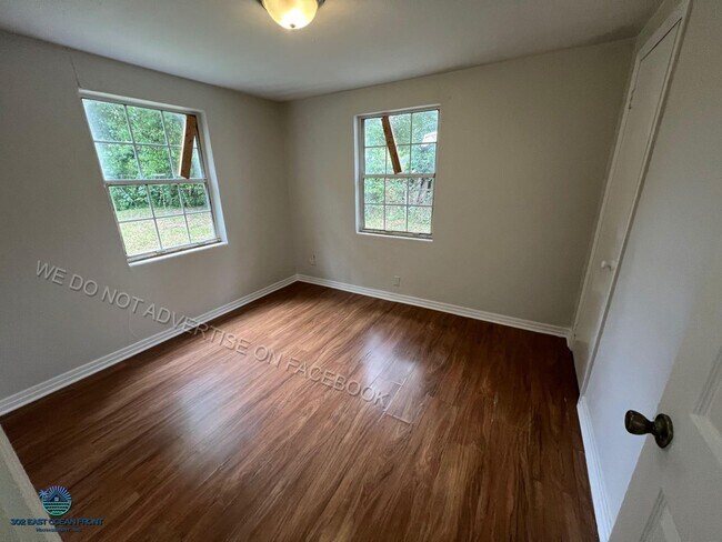 Building Photo - Lovely 3 Bedroom 1 Bathroom now available ...