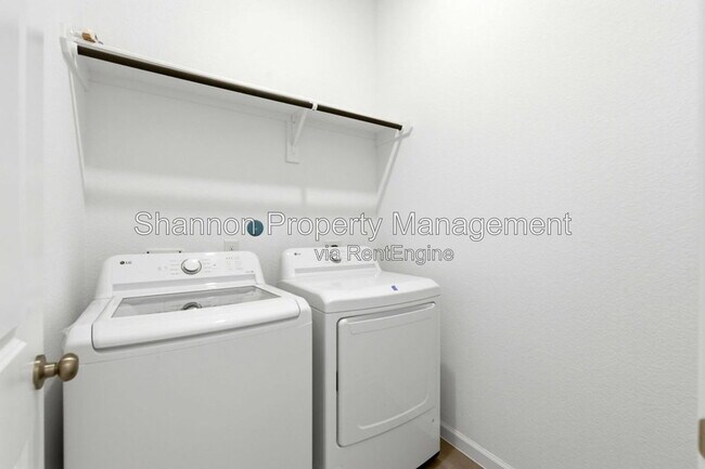Building Photo - 3057 Pensacola Dr