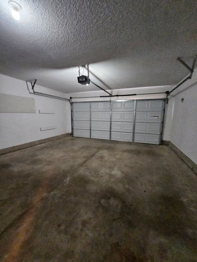 Building Photo - (3) Bed/(2) Bath in SW OKC/Moore Avail NOW! Pet Negotiable!