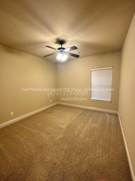 Building Photo - 2006 W Morter Pl