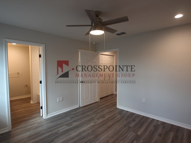 Building Photo - Available! 2 Bedroom, 2.5 Bathroom, 1 Car Garage