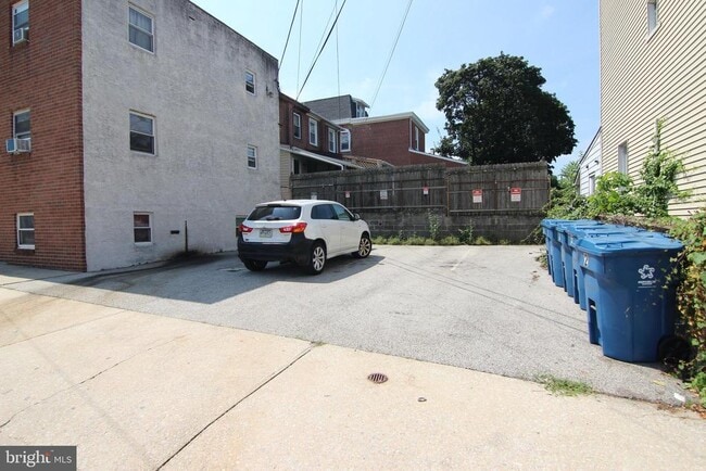 Building Photo - 304 Sixth St