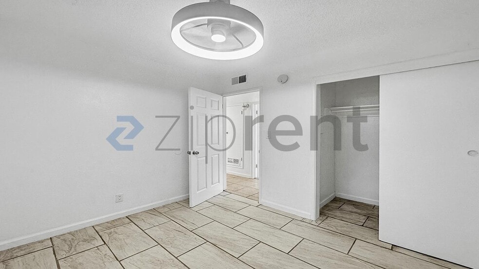 Building Photo - 132 W 18th St