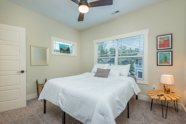 Lovely Queen Size Bed - 19 Plant Pl