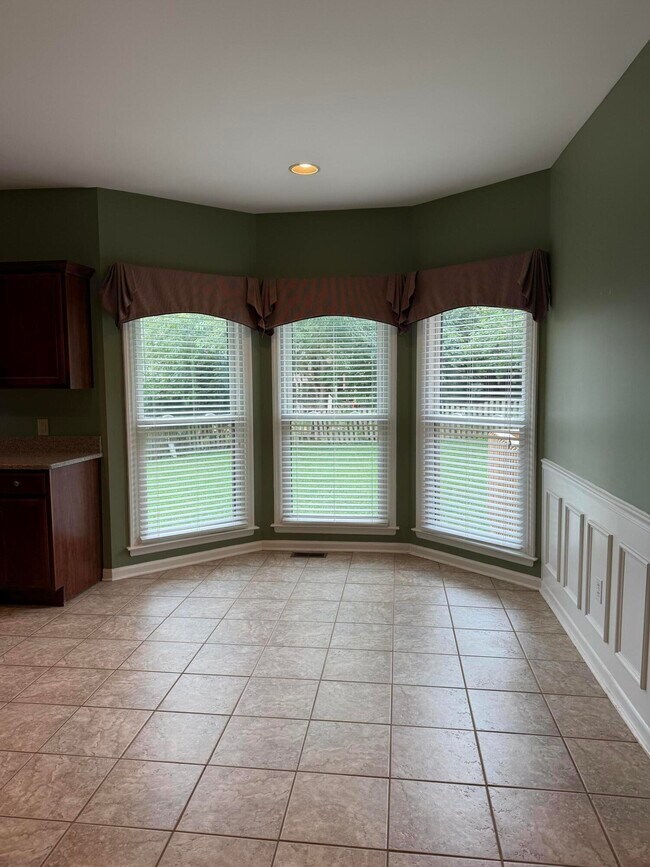 Building Photo - 3652 Fair Ridge Dr