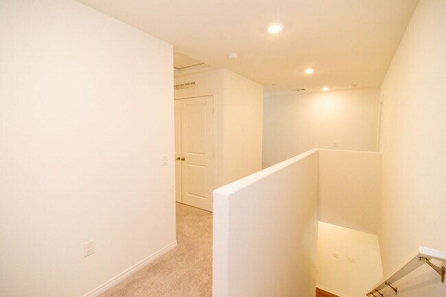 Building Photo - Brand New 3 Bed / 3 Bath Townhome In River...