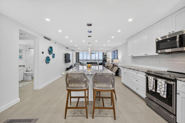 Building Photo - 840 Ocean Dr