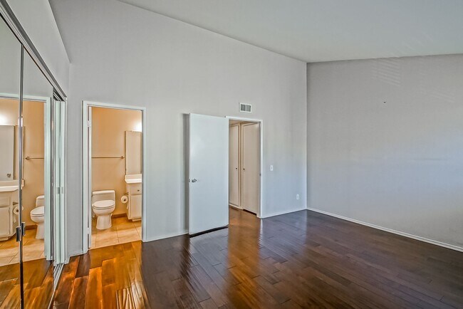 Building Photo - REMODELED, SPACIOUS & BRIGHT OCEAN-FACING CONDO IN BEAUTIFUL COMPLEX PERCHED ABOVE HOLLYWOOD RIVI...