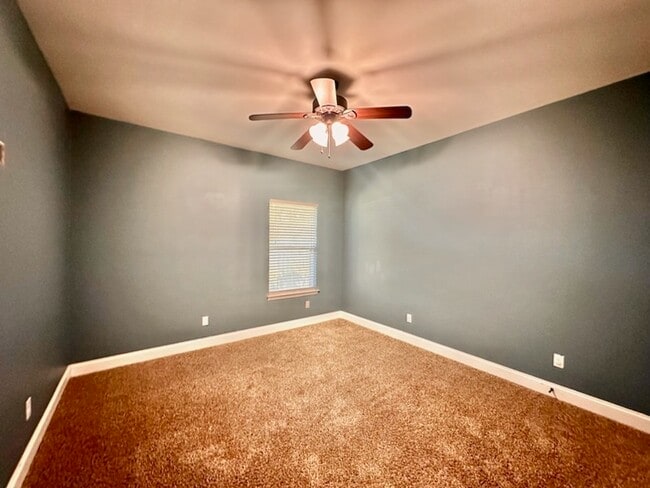 Building Photo - 209 Coral Dr SW