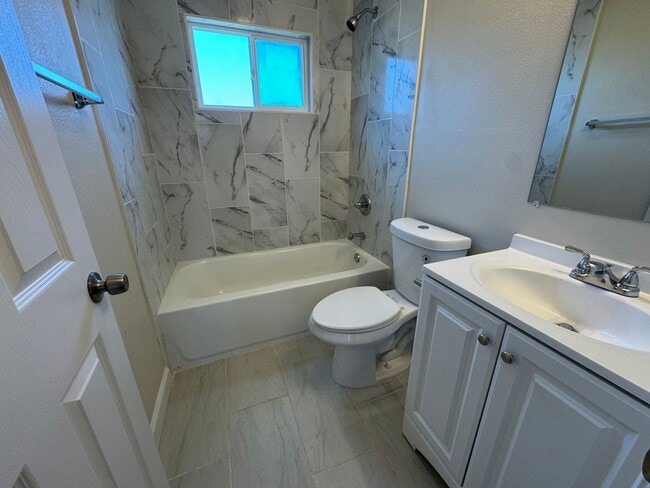 Building Photo - 223-227 W Curtis St.