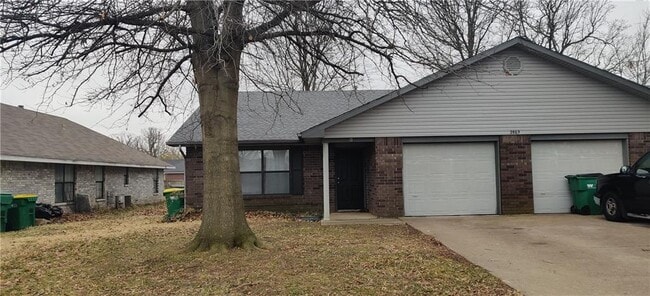Building Photo - 2863 Kasey Ave