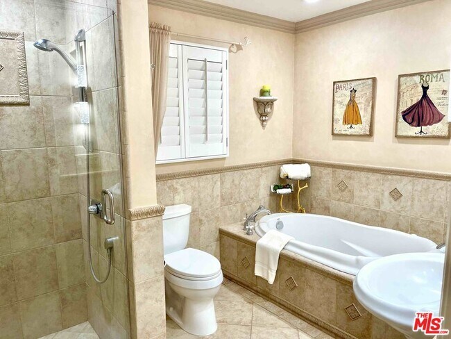 Building Photo - 1121 21st St