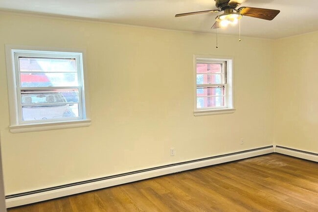 Building Photo - 3900 Laurel Rd