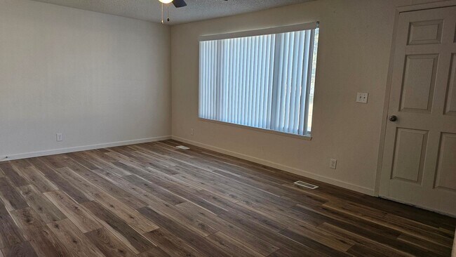 Building Photo - Roxbury Duplex