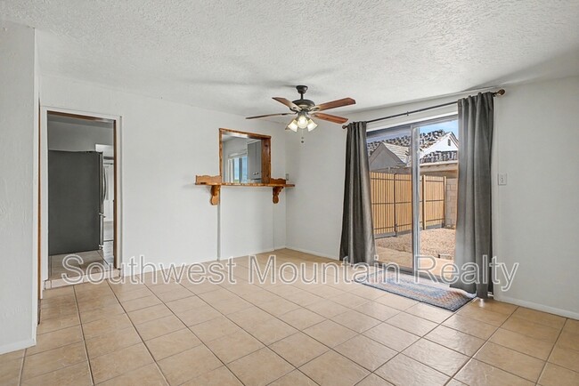 Building Photo - 560 S Grand Dr