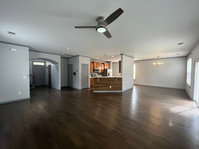 Building Photo - Beautiful 4 Bedroom in Dorchester II School District