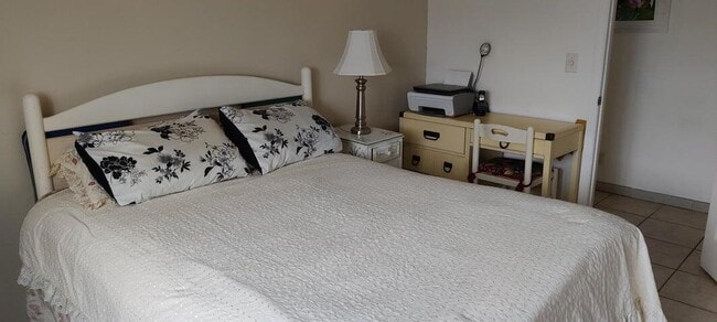 Building Photo - 715 Lori Dr