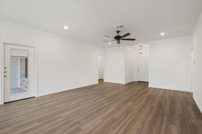 Building Photo - Residences at Windmill Preserve