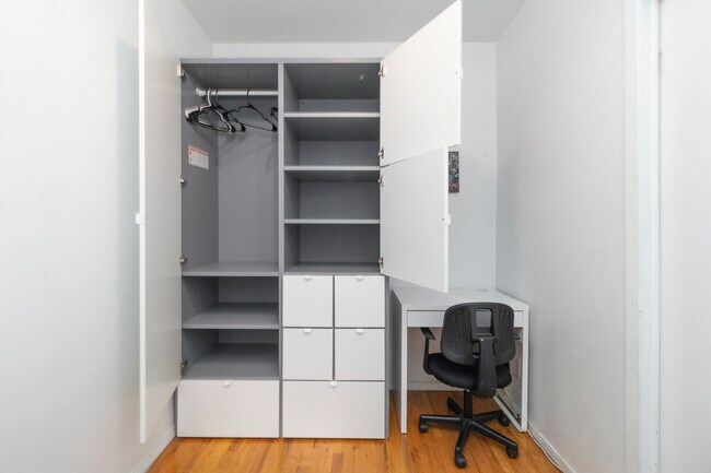 Building Photo - 337 E 94th St