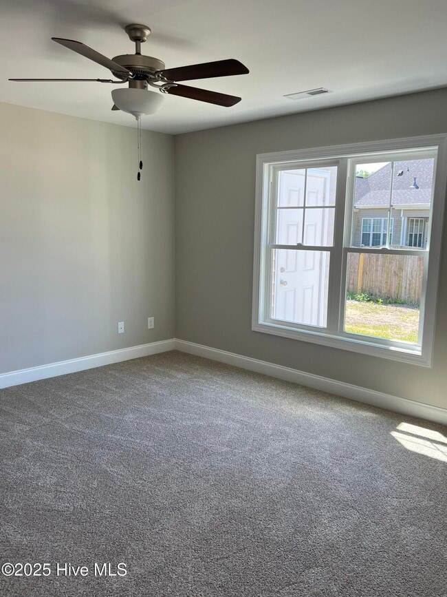 Building Photo - 821 Sarah Rebecca Dr