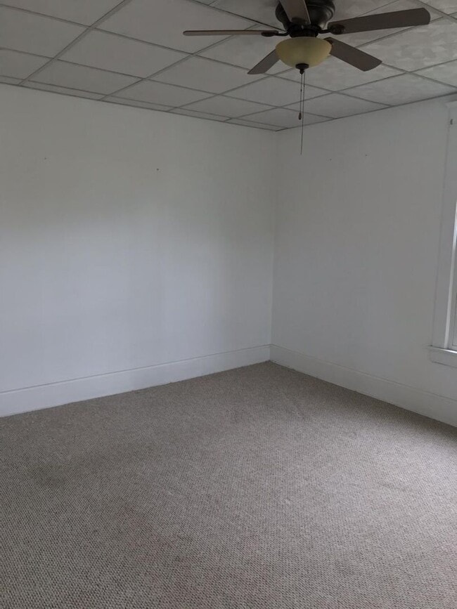 Building Photo - 3 bedrooms 2 baths