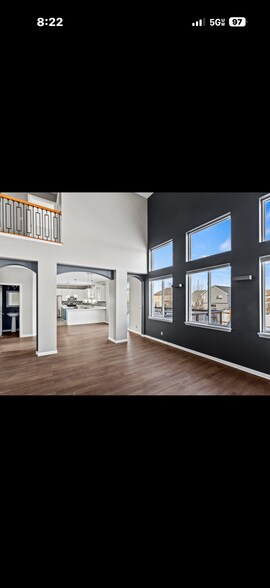 Building Photo - 1140 Hyde Park